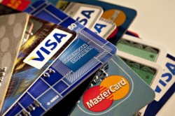 От Visa и Mastercard требуют компенсаций
