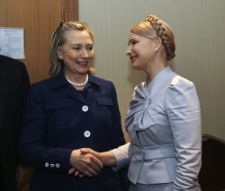 Клинтон вступилась за Тимошенко