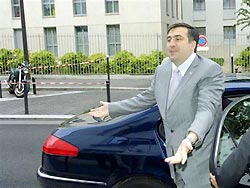 Саакашвили сбежал из Тбилиси