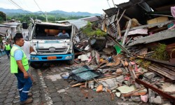 Жертвами землетрясения в Эквадоре стали около 300 человек