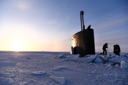 Подлодка ВМС США застряла во льдах Арктики 