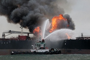 В Оманском заливе атакованы два танкера