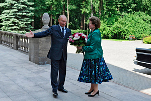 Путин наградил Терешкову орденом Гагарина в 60-ю годовщину её полета в космос
