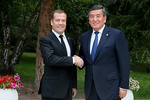 Медведев пообещал президенту Киргизии поддержку России