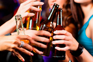 70% опрошенных россиян поддерживают запрет на продажу алкоголя лицам до 21 года