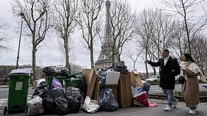 На улицах Парижа скопилось 5 тыс. т мусора из-за забастовки