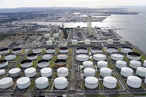 Байден поручил вывести на рынок 50 млн баррелей нефти из резервов США