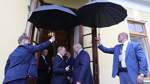 Кремль: общавшийся с заболевшим Лукашенко Путин здоров