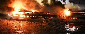 В Калифорнии десятки человек погибли при пожаре на корабле