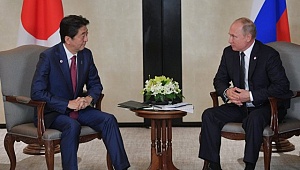 Абэ пообещал Путину не размещать базы США на Курилах 