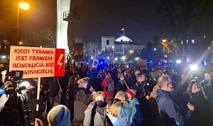 В Варшаве возобновились антиправительственные демонстрации 