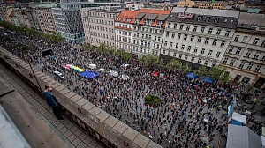 Тысячи протестующих в Праге вышли на митинги против Земана