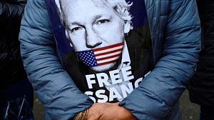 Суд в Лондоне выдал ордер на экстрадицию Ассанжа в США 