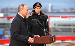 Путин принял участие в поднятии флага на новом ледоколе «Виктор Черномырдин»