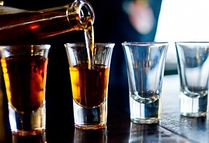 Минздрав хочет повысить возраст продажи крепкого алкоголя