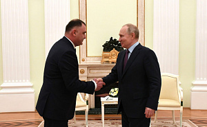Путин в Москве встретился с главой Южной Осетии