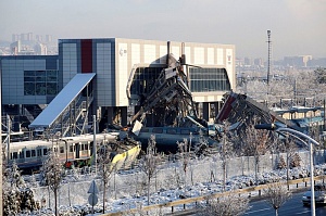 В результате крушения поезда в Анкаре погибли семь человек