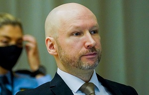 Брейвик обвинил неонацистов в совершенных им терактах Брейвик обвинил неонацистов в совершенных им терактах