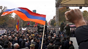 Протестующие ворвались в правительственное здание в Ереване