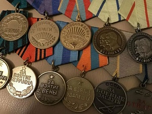 За взятие, за оборону, за освобождение… За взятие, за оборону, за освобождение…