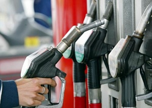 Нефтяникам выплатят до 450 млрд рублей для сдерживания цен на топливо