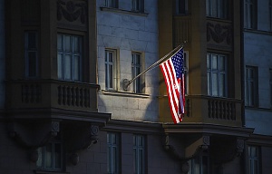 Американские сенаторы призвали выслать из США 300 российских дипломатов