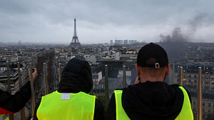 На время протестов в Париже закроют Эйфелеву башню