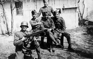 «Над моей могилой склонится крапива…» «Над моей могилой склонится крапива…»