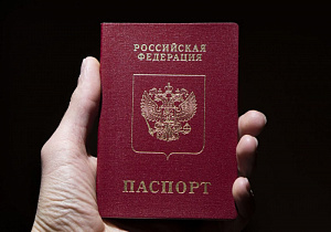 Около половины россиян гордятся своим гражданством
