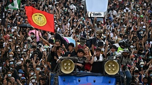Тысячи протестующих вышли на улицы Бангкока 