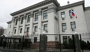 Киевский горсовет расторг договор об аренде земли с посольством РФ