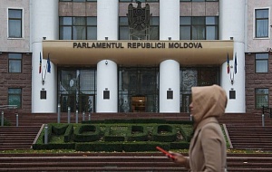 Парламент Молдавии урезал полномочия президента после избрания Санду