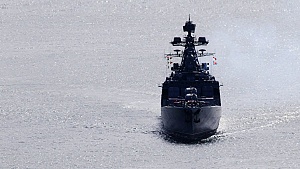 Крейсер США подрезал российский корабль