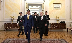 В Кремле проходят переговоры Путина и Абэ