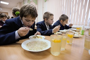 Школьники в Кузбассе падают в голодные обмороки