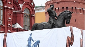 В Москве заменили памятник маршалу Жукову на Манежной площади 