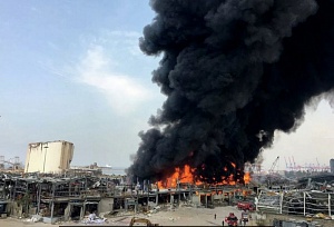 В порту Бейрута разгорелся сильнейший пожар