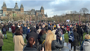 Более 100 человек задержали на акции протеста в Амстердаме