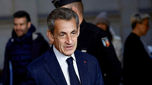 В Париже суд приговорил Саркози к году тюрьмы