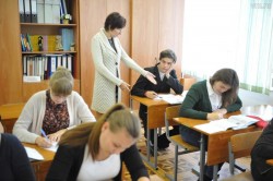 Российские школьники сели за сочинение Российские школьники сели за сочинение