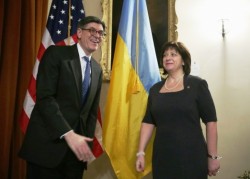 Украина требует у Запада больше денег Украина требует у Запада больше денег
