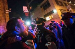 Нью-Йорк протестует Нью-Йорк протестует