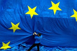 Юнкер призвал не допустить выхода Греции из еврозоны Юнкер призвал не допустить выхода Греции из еврозоны