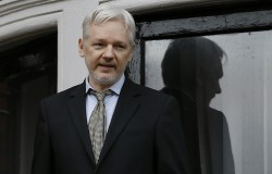 Ассанж отказался от экстрадиции в США Ассанж отказался от экстрадиции в США