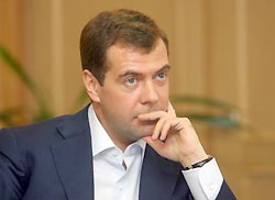 Медведев взялся за финансы