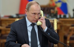 Путин поговорил с Меркель, Олландом и Порошенко Путин поговорил с Меркель, Олландом и Порошенко