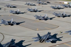 США начали перебрасывать в Японию истребители F-22 Raptor