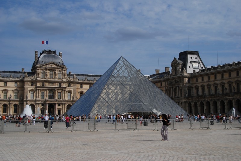 И Лувр ограбили русские? И Лувр ограбили русские?