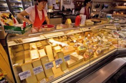 Молочники просят расширить продуктовые санкции Молочники просят расширить продуктовые санкции