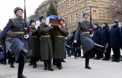 В Новочеркасске похоронили погибшего в Сирии морпеха В Новочеркасске похоронили погибшего в Сирии морпеха